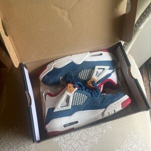 Air Jordan for retro French blue white gym red 4y comes with box